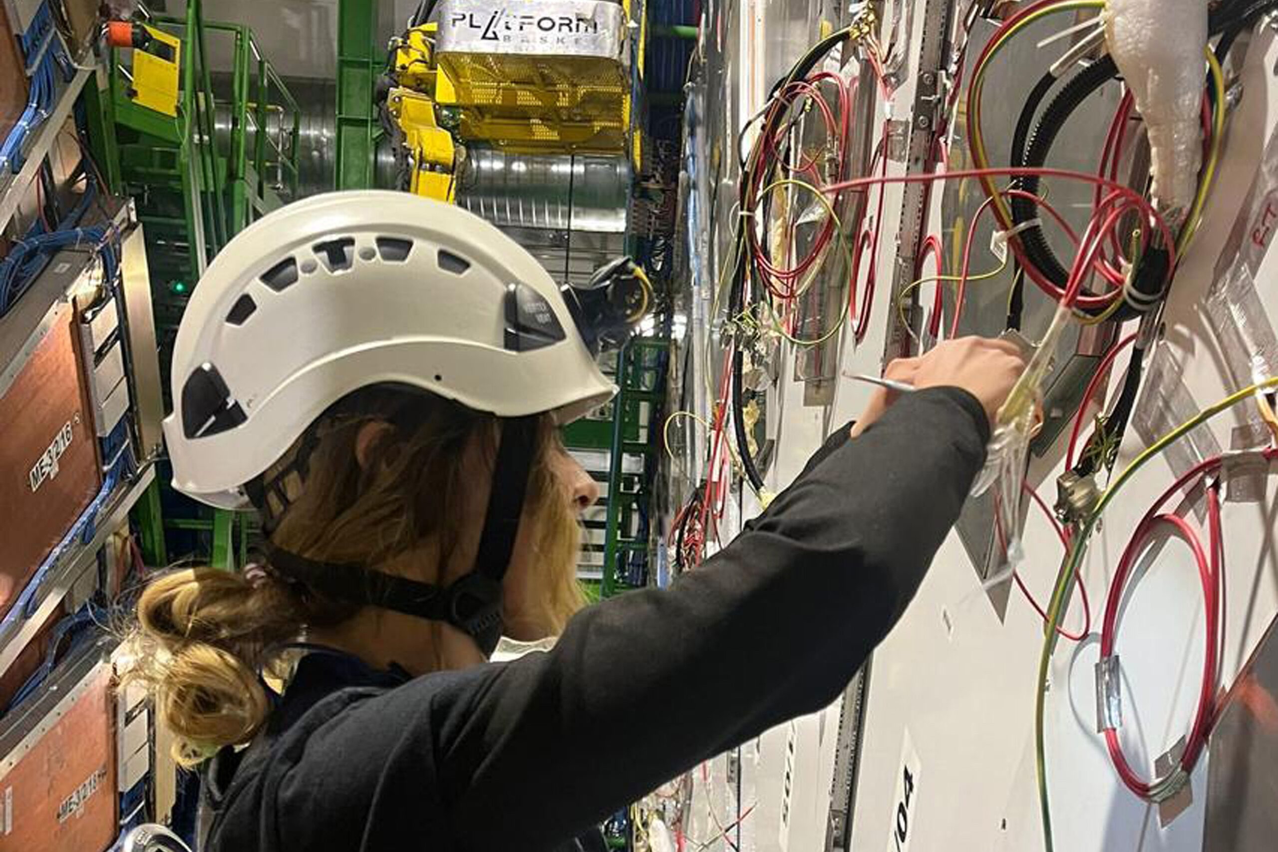 Estudiante de la FCFM-BUAP, galardonada en Suiza con el CMS Award 2025