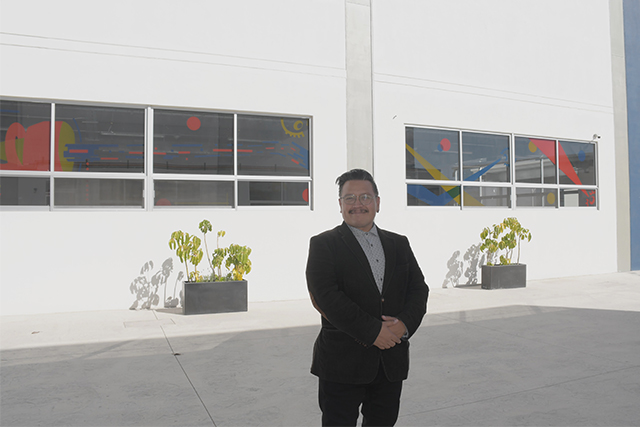 Estudiantes BUAP plasman creatividad en edificios de CU2