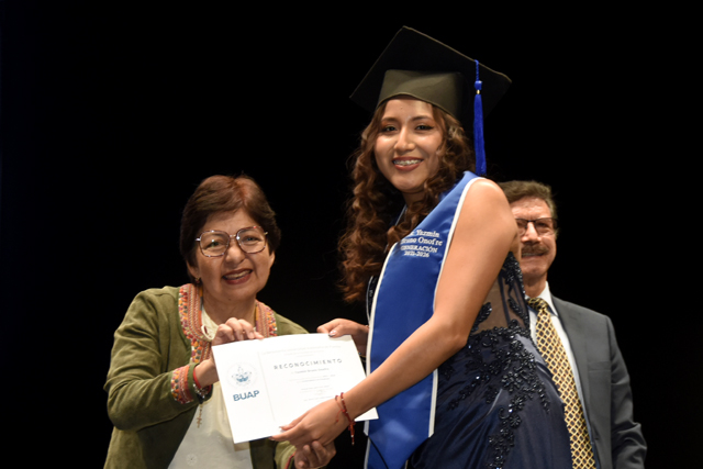 Reconoce Rectora Lilia Cedillo compromiso social de egresados de Economía y Finanzas