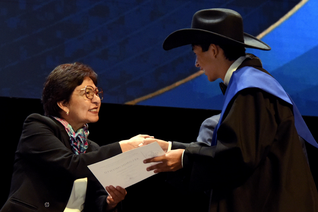Preside Rectora Lilia Cedillo graduación de Preparatoria Alfonso Calderón Moreno