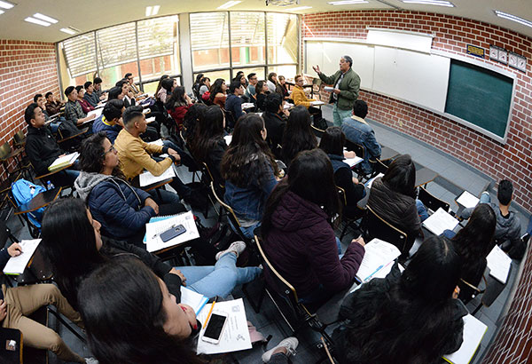 Inician clases estudiantes que cursan una licenciatura o posgrado en la UNAM