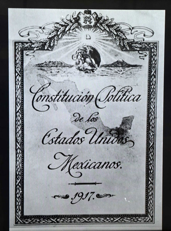 Casi 90 por ciento de la Constitución ha sido modificada en tres lustros, indica Francisco Burgoa