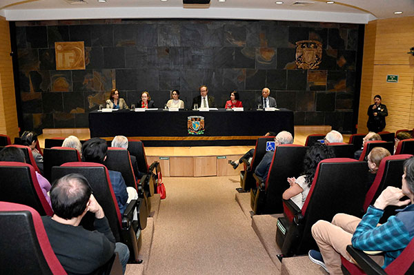 Honra la UNAM al investigador emérito Luis de la Peña Auerbach