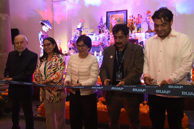 Inauguran ofrenda “Cultura, Muerte y Tradición. Altar dedicado a los Artistas Universitarios”