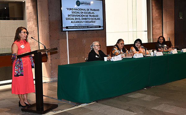 Reitera Casas Ratia la necesidad de reconocer el trabajo social en la Ley General de Educación